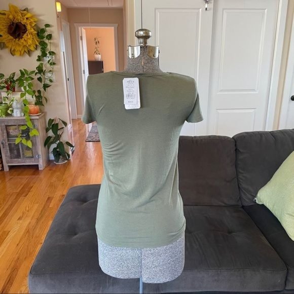 NWT DISNEY “NAMASTE” LION KING RAFIKI GREEN TEE SHORT SLEEVE SHIRT - Picture 3 of 7